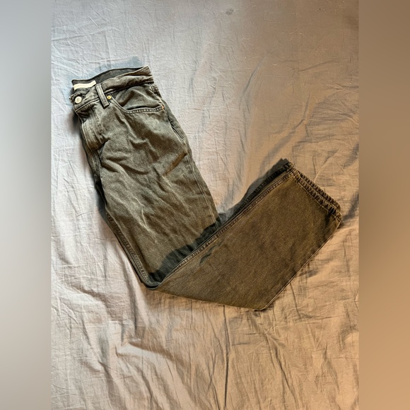 Black, low rise Levi jeans - Picture 2 of 4